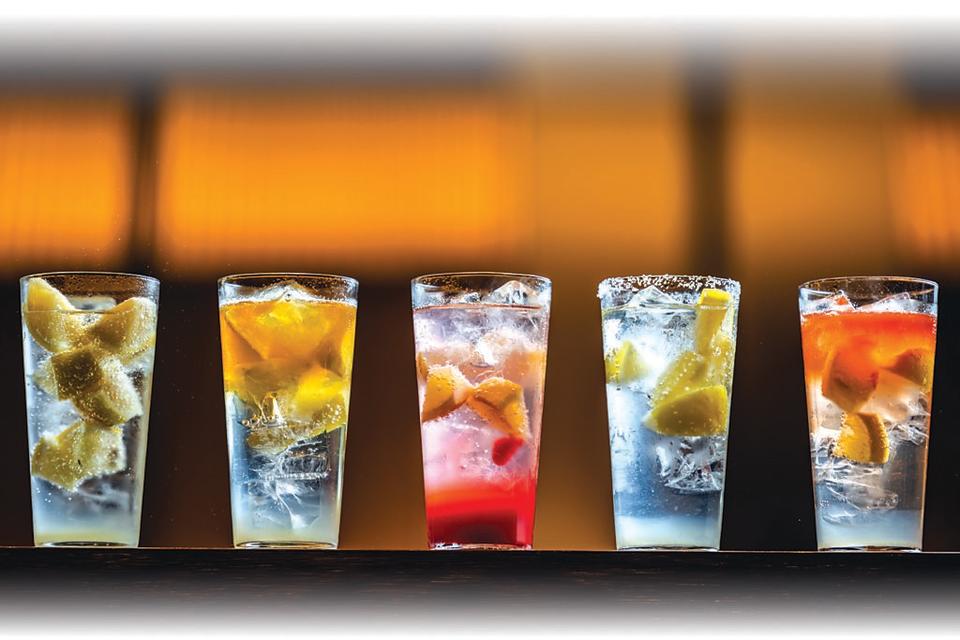 〈檸檬沙瓦〉是日本居酒屋必備飲品，〈inari 現代居酒屋〉內有各種不同口味的檸檬沙瓦供客人選擇。圖／inari 現代居酒屋