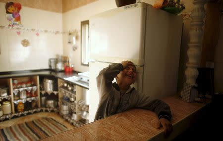 A relative of Palestinian militant Mussa Zeater, who was killed in an attack by an Israeli aircraft, mourns during his funeral in the northern Gaza Strip January 13, 2016. REUTERS/Mohammed Salem