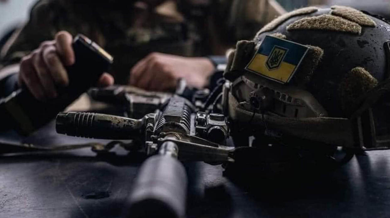 A Ukrainian soldier's weapon and helmet. Stock photo: General Staff of the Armed Forces of Ukraine