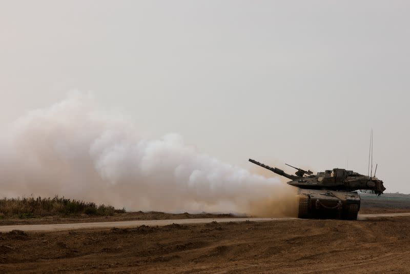 An Israeli tank returns from the southern Gaza strip