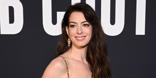 Anne Hathaway just wore *that* totally see-through Gucci bra - Yahoo Sports