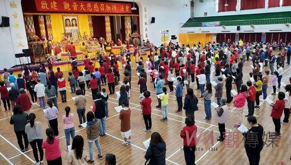 法會一早邀請台南白河國小太鼓團及獨輪車表演，為法會拉開序幕，白河國小太鼓團及獨輪車曾在行動佛殿演出，本次再次受邀表演，學生們見到金剛上師及師兄姊們都非常開心能再次相逢，台下信眾也給予表演者熱烈掌聲。接著由聽障舞者林儀珊帶來舞蹈：千手世界，林儀珊雖是重度聽障者，但克服聽力障礙，努力學習舞蹈，曾榮獲嘉義市學生舞蹈比賽古典舞，民俗舞，現代舞冠軍，全國學生舞蹈比賽優等，並曾於2009年聽障奧運會上應臺北市政府之邀上台表演，當天也非常開心能樂藝供佛。