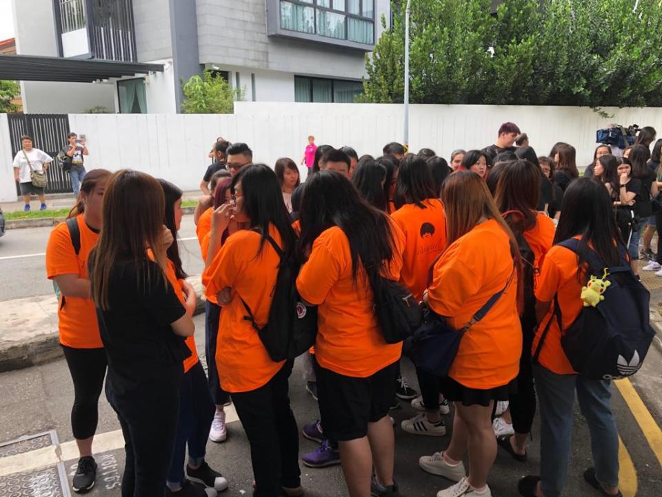 Members of Aloysius Pang’s fan club, Pangsters, at his wake at Macpherson Lane on 26 January 2019. (PHOTO: Reta Lee/Yahoo Lifestyle Singapore)