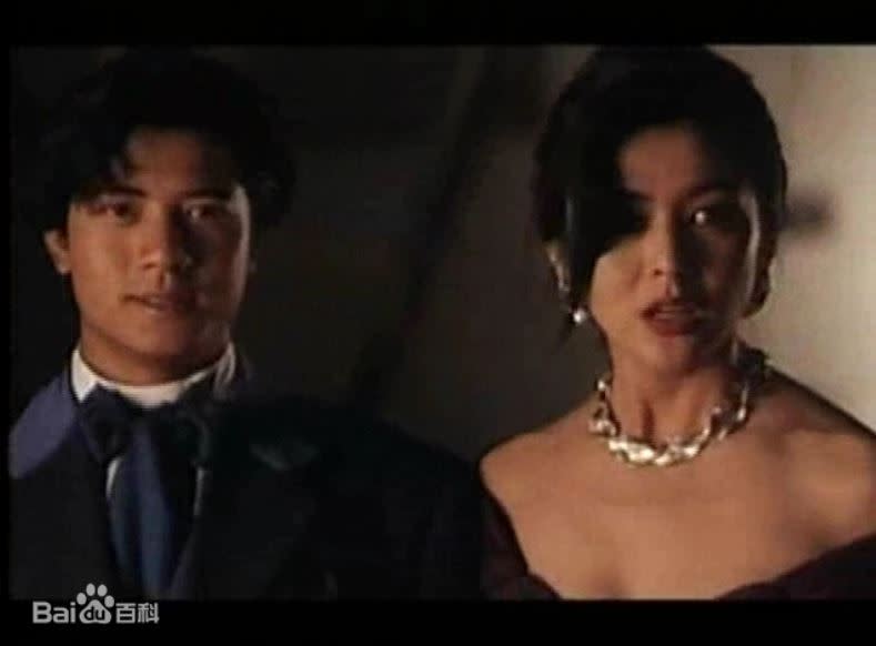 郭富城跟關之琳在電影《夏日情未了》中，眼神不斷放電。（圖／翻攝自百度百科）