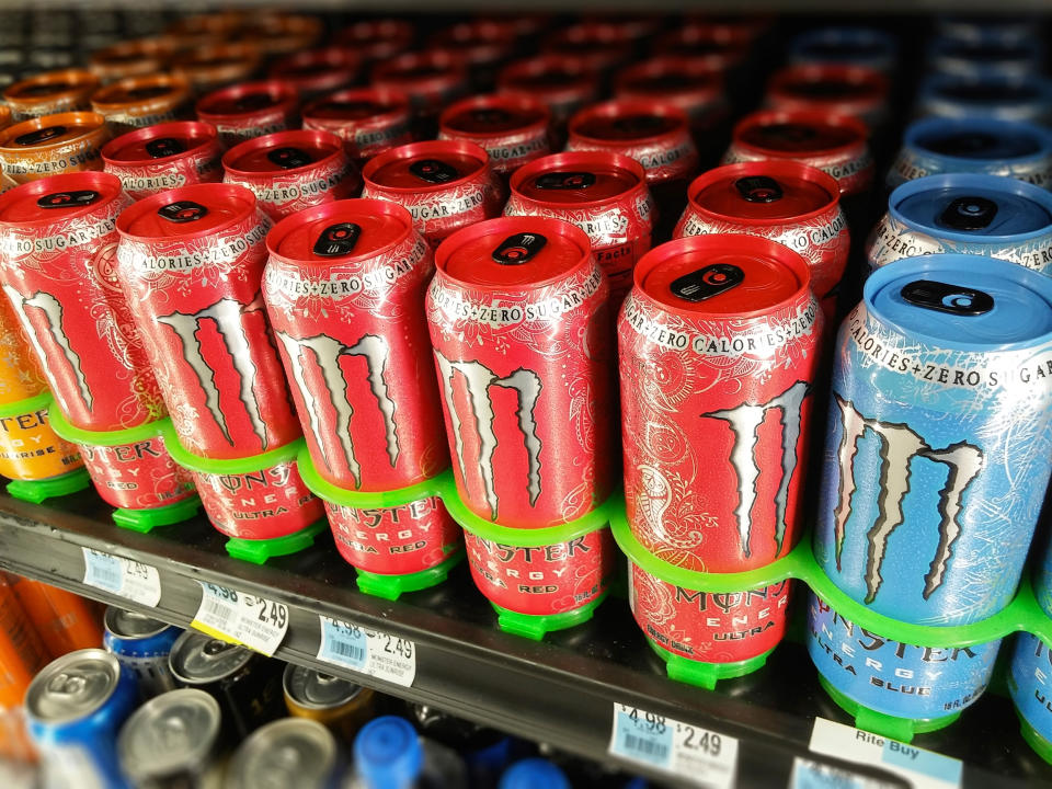 Platz 7: Einige lieben ihn, andere hassen ihn, nur eines geht nicht – an ihm vorbeikommen. Der Energydrink Monster tut sich vor allem durch schräge Marketingkampagnen, denn durch Geschmack hervor. Marktwert von Monster Beverage: 30,1 Milliarden Dollar.