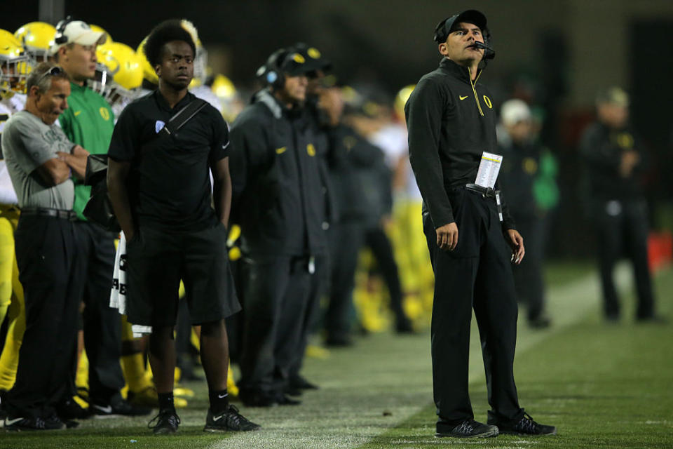 Oregon coach mark Helfrich is on the hot seat after tough season. (Getty)