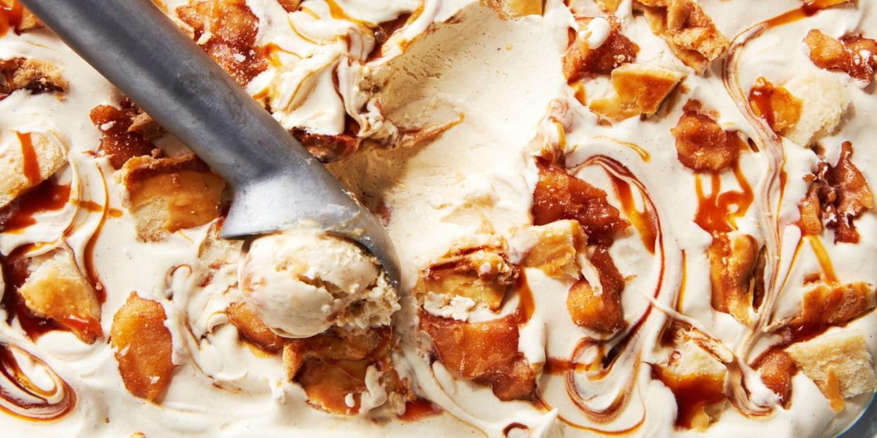 no churn ice cream with apple pie chunks and caramel swirls