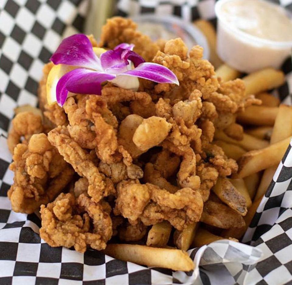 Restaurant: Shannon's Unshelled
Pictured: Clam basket