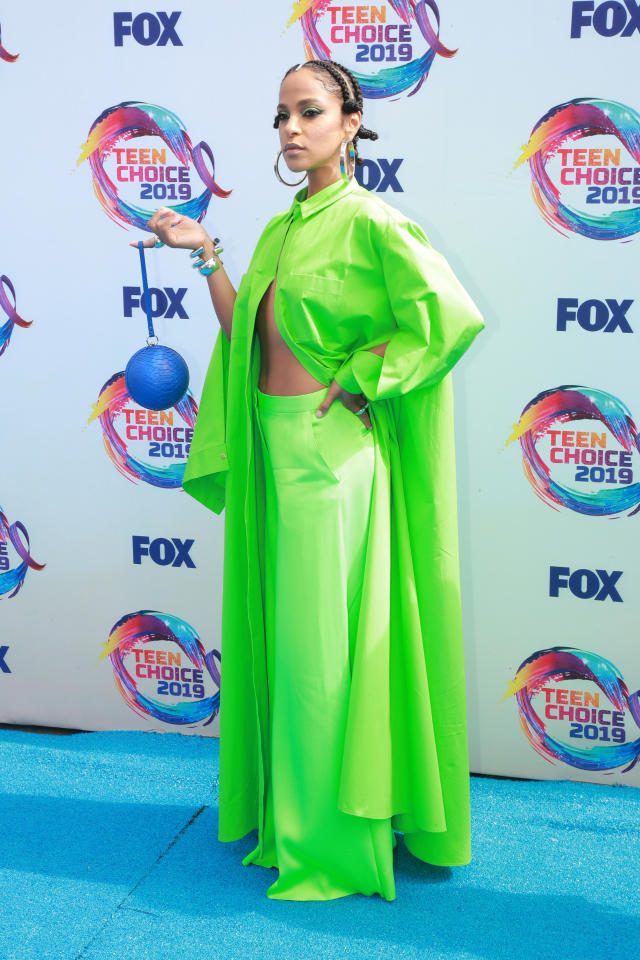 Zendaya Wears Casual Outfit With Heels to Teen Choice Awards