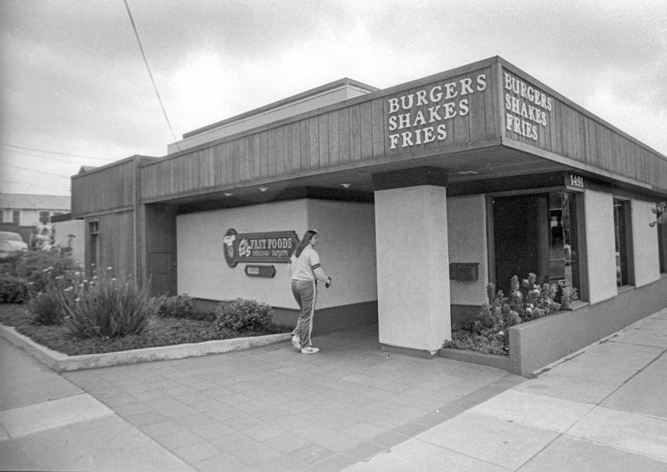 Ed’s Take-Out at the corner of California Blvd. and Monterey Streets April 6, 1982. It opened in 1954 as a mid-century modern building and was remodeled in 1978. It was remodled again after it became Splash Cafe.