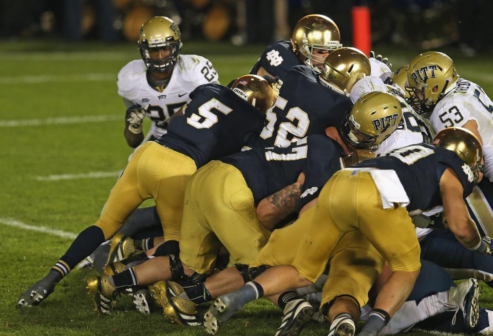 Everett Golson #5 of the Notre Dame Fighting Irish follows blockers into the end zone to score the game-winning touchdown against the Pittsburgh Panthers at Notre Dame Stadium on November 3, 2012 in South Bend, Indiana. Notre Dame defeated Pittsburgh 29-26 in triple overtime. (Photo by Jonathan Daniel/Getty Images)