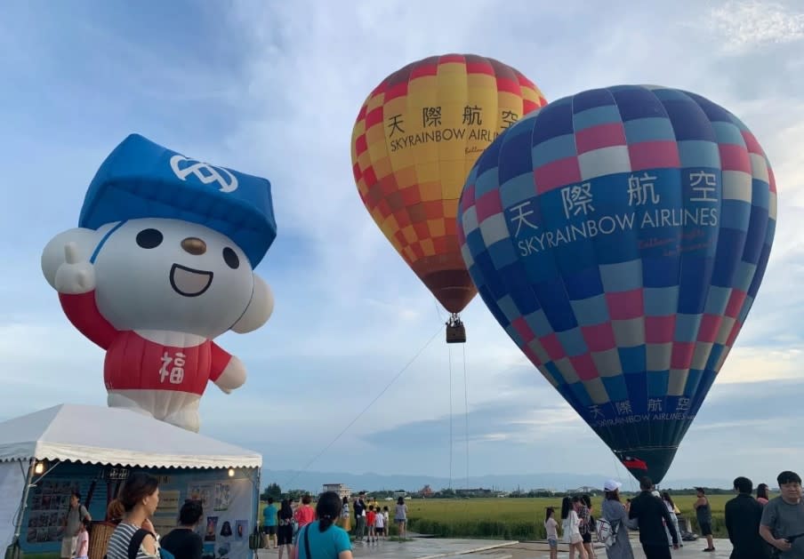 因疫情停辦兩年的冬山三奇美徑熱氣球嘉年華，今年恢復舉辦，六月四、五、十一及十二日有熱氣球繫留升空體驗。（冬山鄉公所提供）