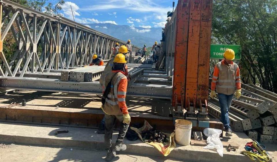 Puente metálico en Santa Fe de Antioquia presentó fallos en su estructura. Foto: tomada de la cuenta de X de la Concesionaria Devimar