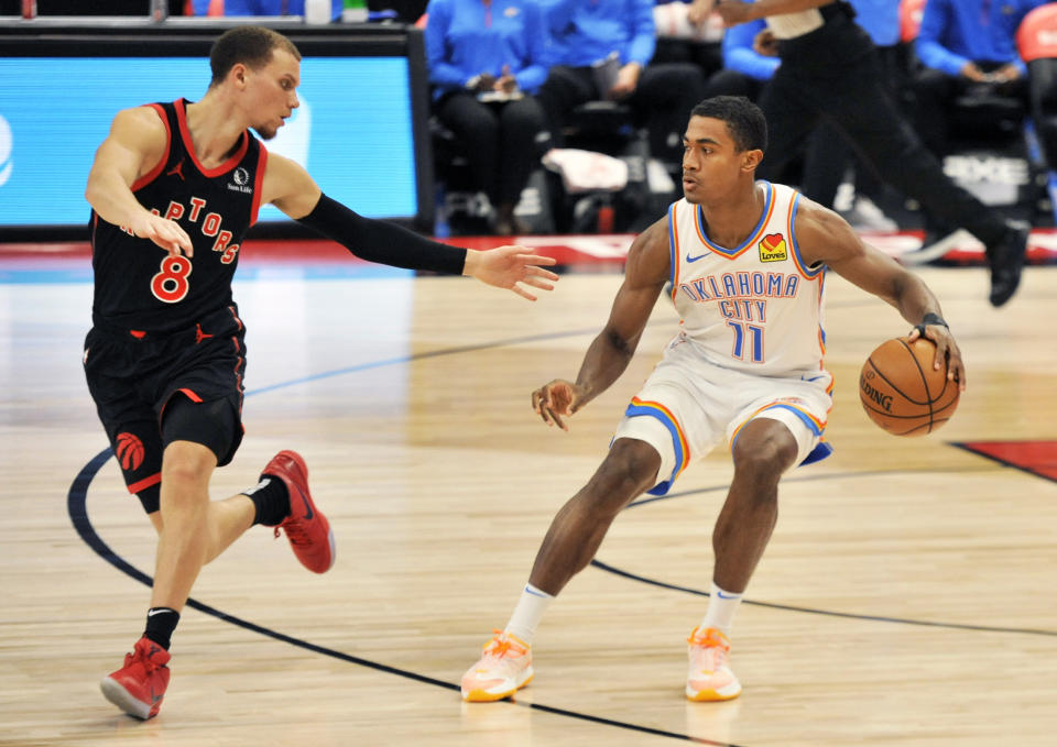 Toronto Raptors' Malachi Flynn, left, defends Oklahoma City Thunder's Theo Maledon, right, during the third quarter of a basketball game Sunday, April 18, 2021, in St. Petersburg, Fla. (AP Photo/Steve Nesius)