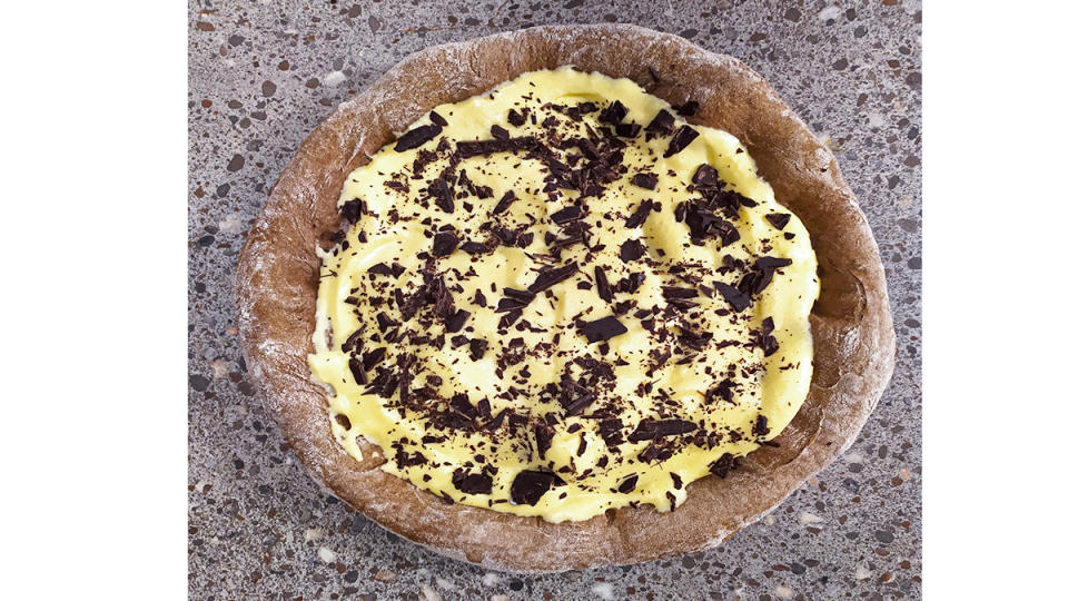 Tiramisu dessert pizza