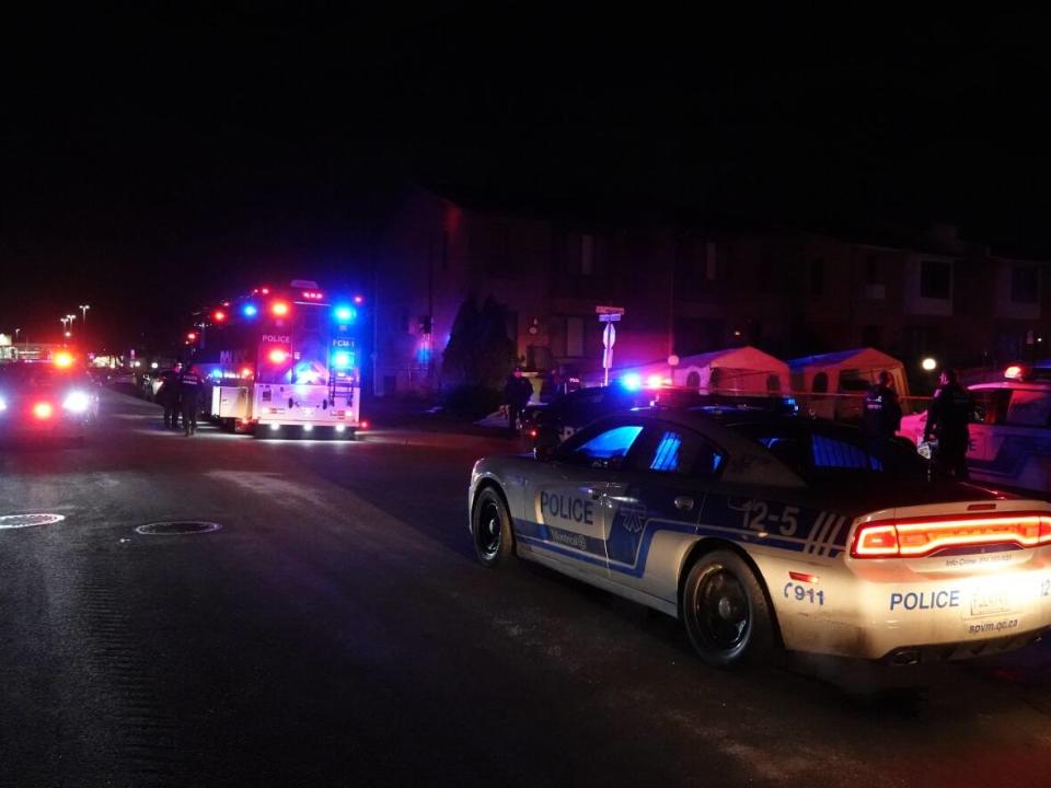 An 18-year-old man died after being shot from a vehicle in Anjou Sunday night. (Stéphane Grégoire/Radio-Canada - image credit)