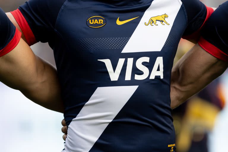 Martín Bogado, durante el himno nacional, en el partido entre los Pumas y Sudáfrica, en el test match de despedida del público argentino.