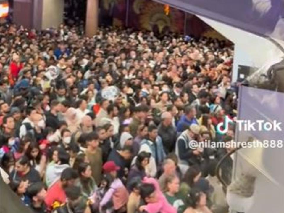 Thousands of people crammed into Circular Quay station trying to get home after Vivid.