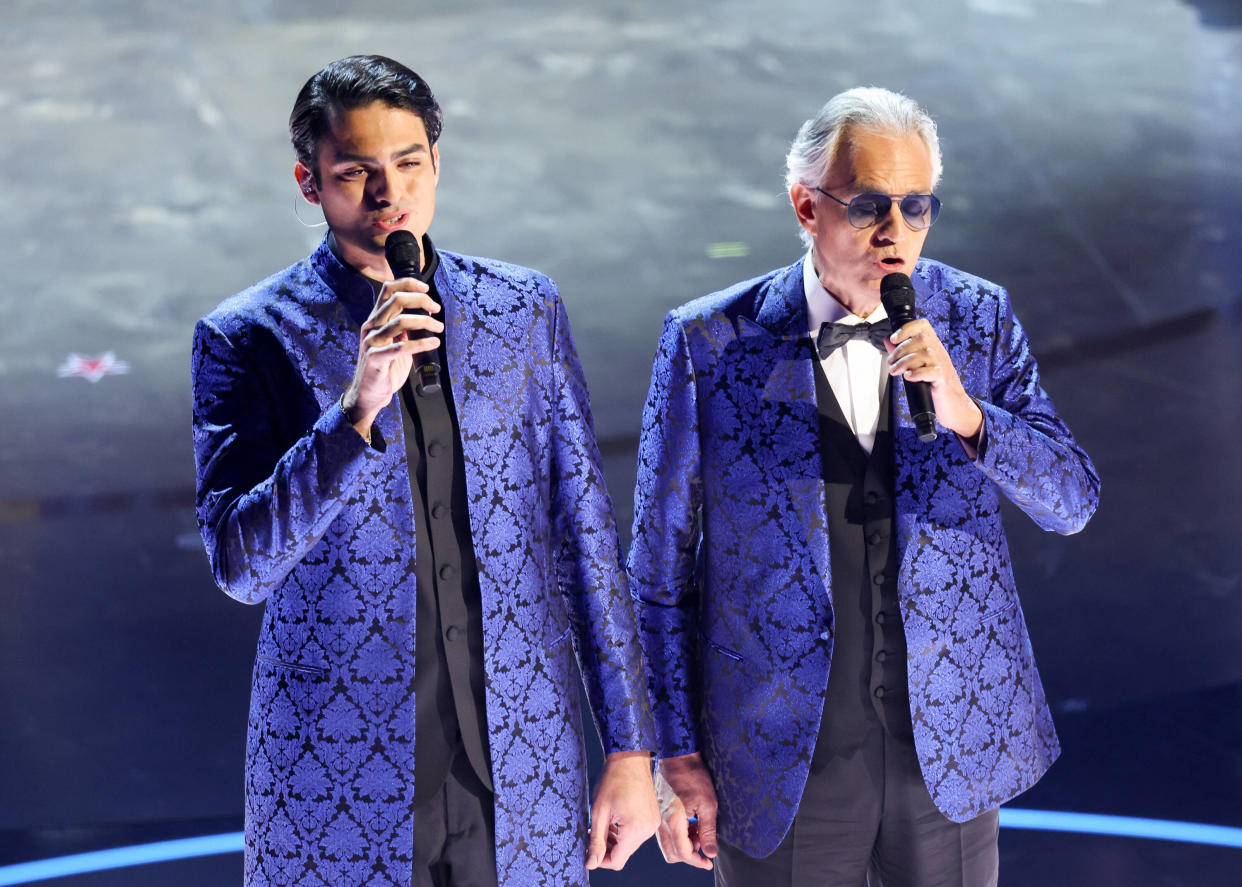 Matteo Bocelli et Andrea Bocelli aux Oscars 2024 pour la séquence In Memoriam. 