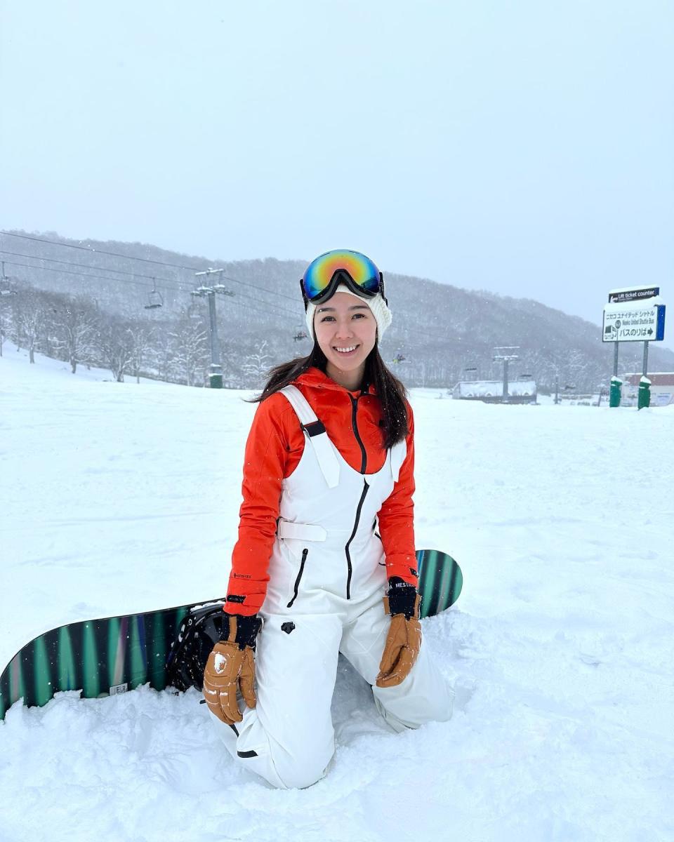 盛勁為的角度 麥明詩po日本滑雪照賀牛一