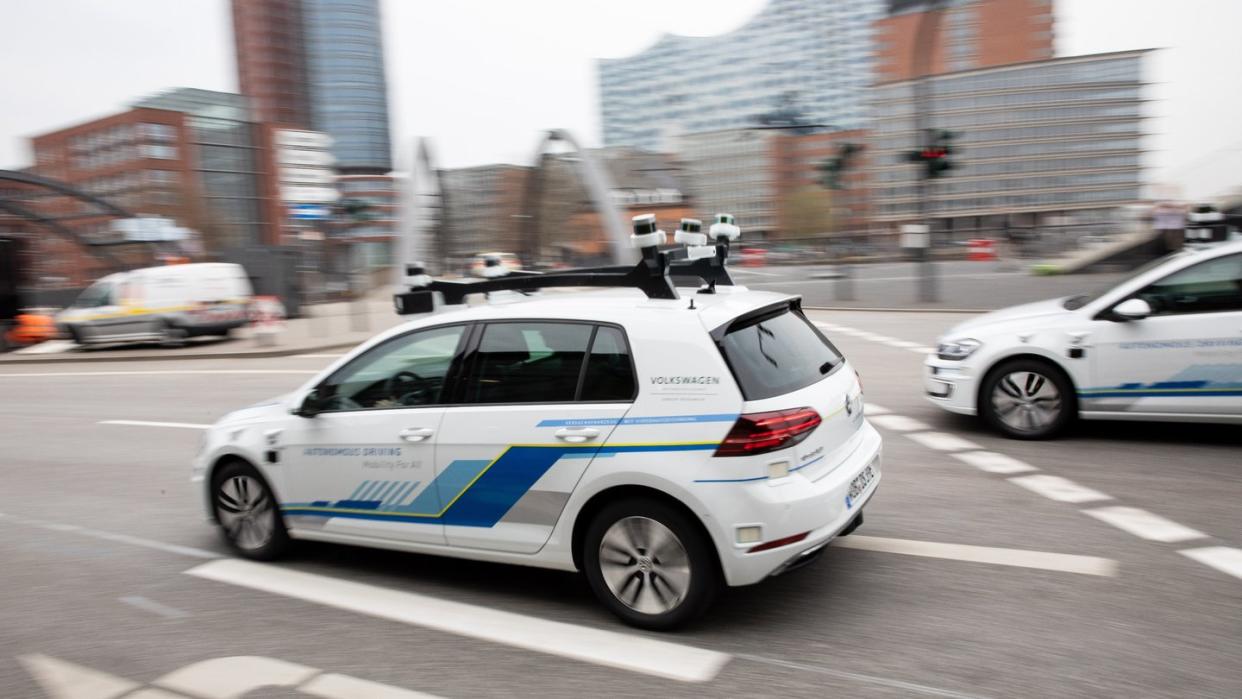 Volkswagen hat angesichts der Trends zu E-Mobilität, Vernetzung und autonomem Fahren einen enormen Bedarf an Software-Fachleuten. Foto: Christian Charisius