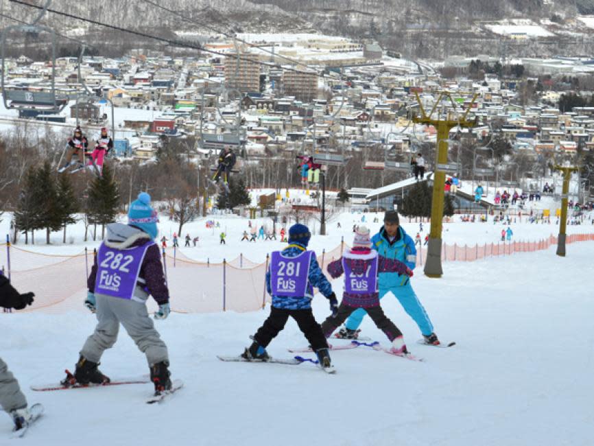 [Hokkaido Skiing] Sapporo Fujino Fu's Snow Field Chinese Teaching Skiing Day Tour. (Photo: KKday Singapore)