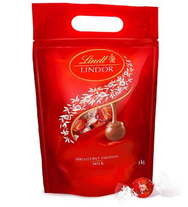 These Lindt Lindor milk chocoloate truffles have 30% off