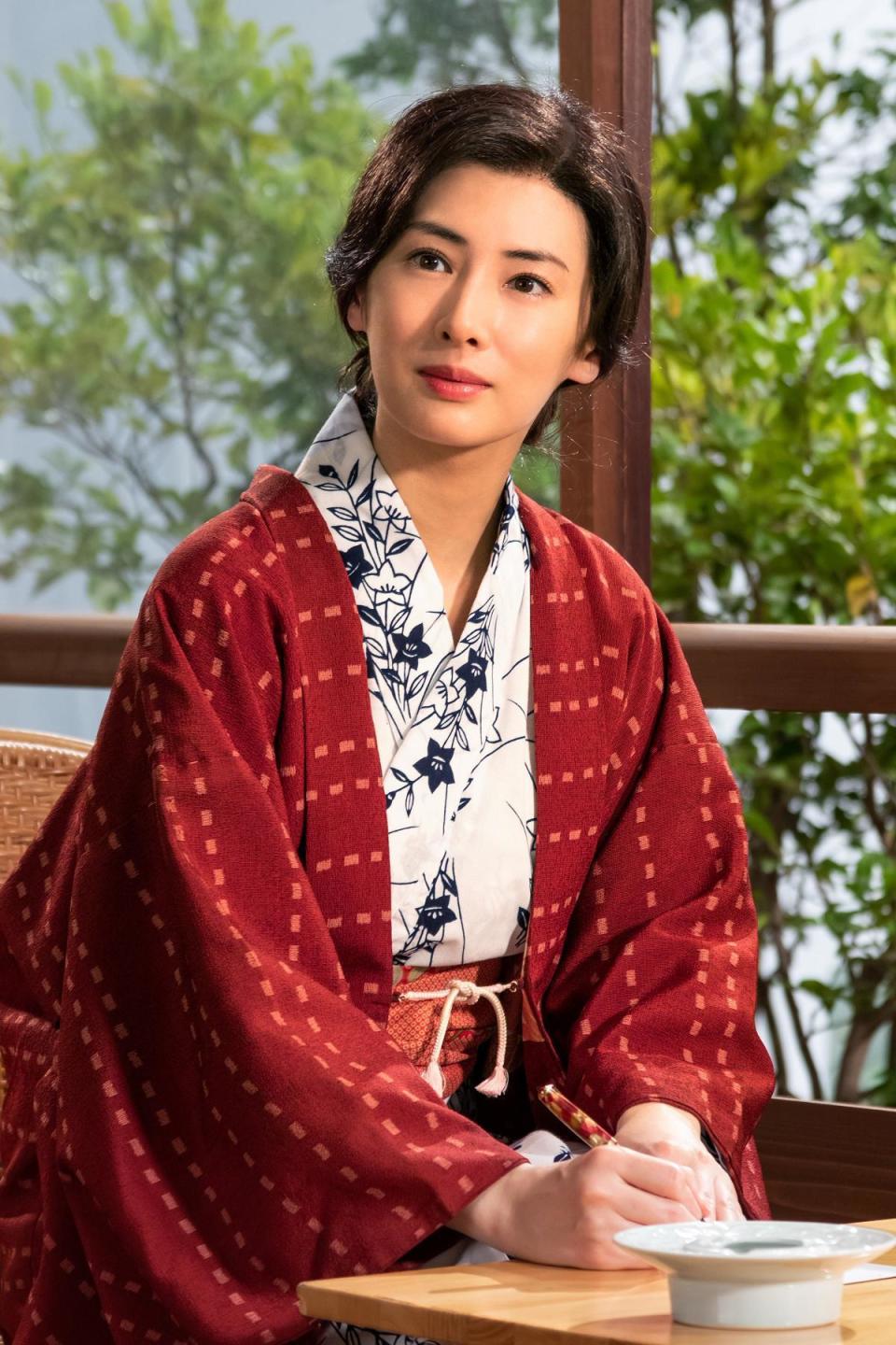 北川景子為了詮釋昭和女星一角，事前做了很多功課了解當年的時尚與演員性格。（采昌國際多媒體提供）