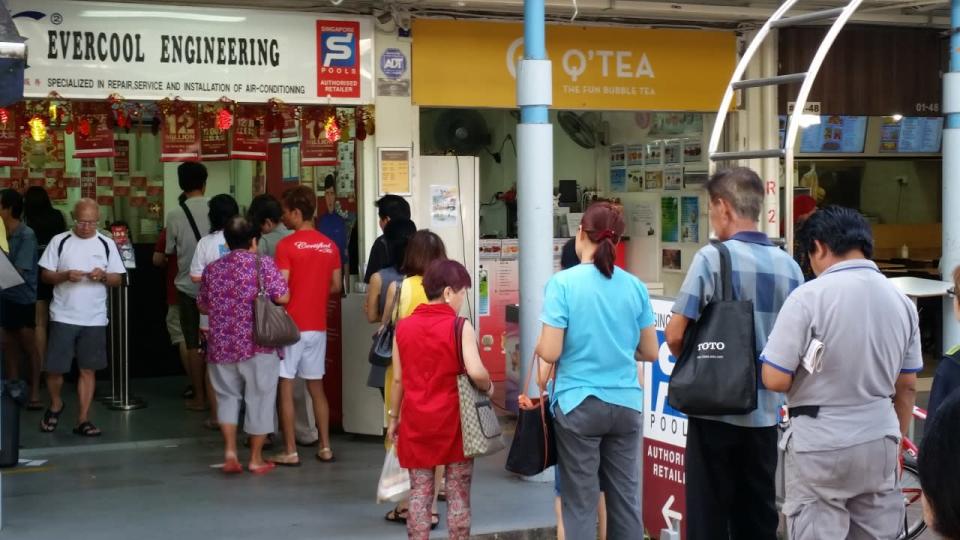 The line at the Evercool Engineering outlet at Lor 4 Toa Payoh. According to Singapore Pools, four winning tickets have been bought at the outlet since October 2014. Photo: Yahoo Newsroom