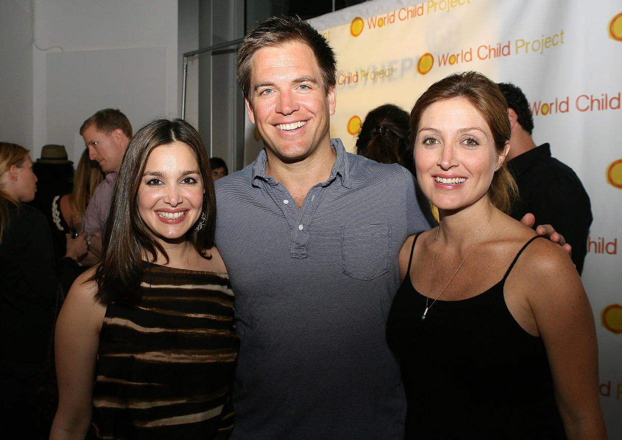 Michael Weatherly with Sasha Alexander, right, and Gina Phillips. (Photo: Maury Phillips/WireImage)