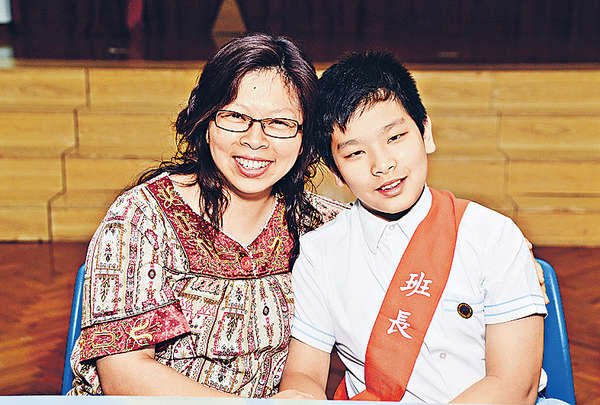 劉渙星（5C）+母親劉錦儀：「兒子成績不錯，好靜自律性強，校長飯局他是喜歡的。校長開放自己，讓學生感到輕鬆。我希望多了解兒子的心思，擔心他害怕失敗，希望他在學習與生活之間找到平衡。」