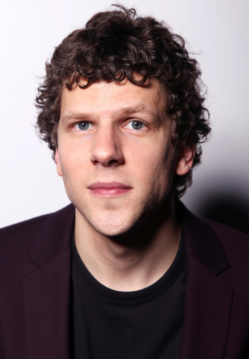 <p>… Jesse Eisenberg als schlechtester Nebendarsteller dran glauben. Insgesamt macht das vier Goldene Himbeeren, bei denen aber die wichtigste fehlte. Die Ehre des schlechtesten Films des Jahres wurde nämlich der Polit-Doku über Hillary Clinton zuteil. (Bild: AP) </p>