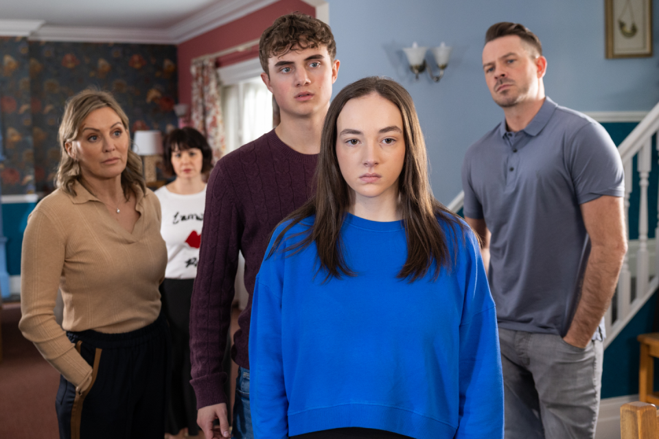 suzanne ashworth, nancy osborne, jj osborne, frankie osborne and darren osborne in hollyoaks