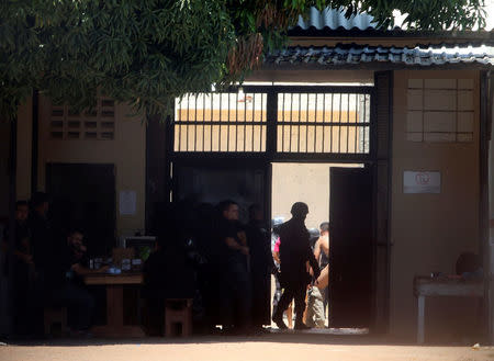 Riot police officers check inmates after clashing between rival criminal factions at a prison in Boa Vista, Brazil, October 17, 2016. REUTERS/JPavani