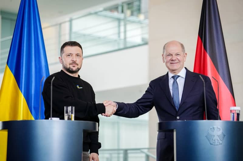 Volodymyr Zelensky, President of Ukraine, and German Chancellor Olaf Scholz (R) shake hands at a press conference after their meeting in the Federal Chancellery. Zelensky will meet Scholz in Berlin on 16 February, his office in Kiev says Kay Nietfeld/dpa