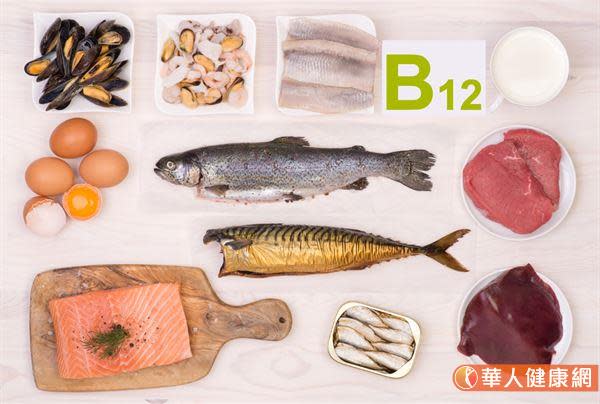 由於維生素B群中的維生素B12多集中於雞蛋、牛奶、肉類中，故部分純素食者若未加以留意、補充，經常會有維生素B12缺乏的問題，因此針對上述群族建議可適度補充。