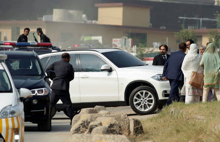 A car transports Pakistan's former Prime Minister Nawaz Sharif as he arrives to appear before the accountability court in connection with the corruption references filed against him, in Islamabad, Pakistan September 26, 2017. REUTERS/Faisal Mahmood