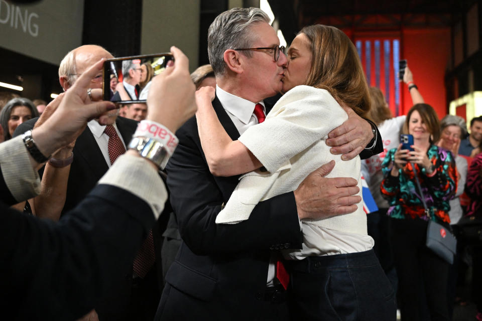 TOPSHOT - Britain's Labour Party leader Keir Starmer kisses his wife Victoria during a victory rally at the Tate Modern in London early on July 5, 2024. The UK's Labour Party swept to power after winning the country's general election, crossing the 326-seat threshold for a working majority in the House of Commons. (Photo by JUSTIN TALLIS / AFP) (Photo by JUSTIN TALLIS/AFP via Getty Images)