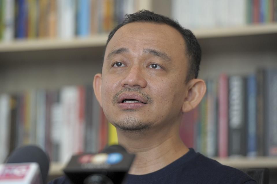 Maszlee Malik speaks to reporters at a press conference in Cyberjaya November 11, 2020. — Picture by Shafwan Zaidon