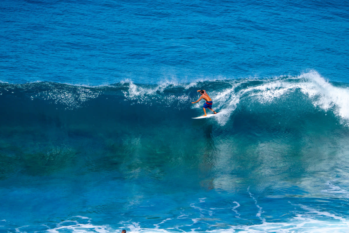 Rafael Cursino Rodrigues wears racing stripes on the Honolua Bay track. <p>Matt Cibulka</p>