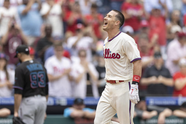 Realmuto powers Phils over Marlins to finish suspended game