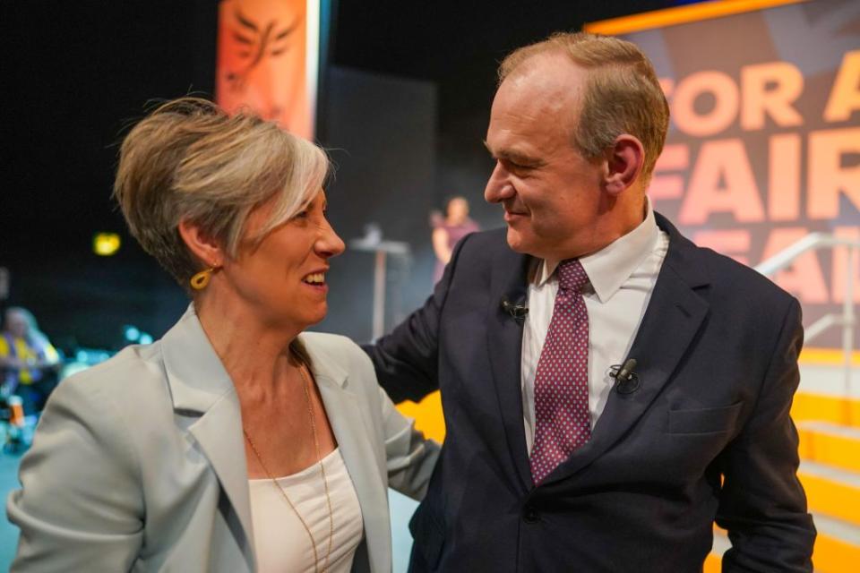 ed davey and daisy cooper of the liberal democrats hug at a conference