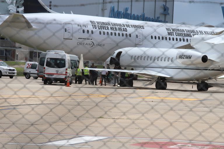 El avión de Taylor Swift estacionó junto al de Enrique Piñeyro