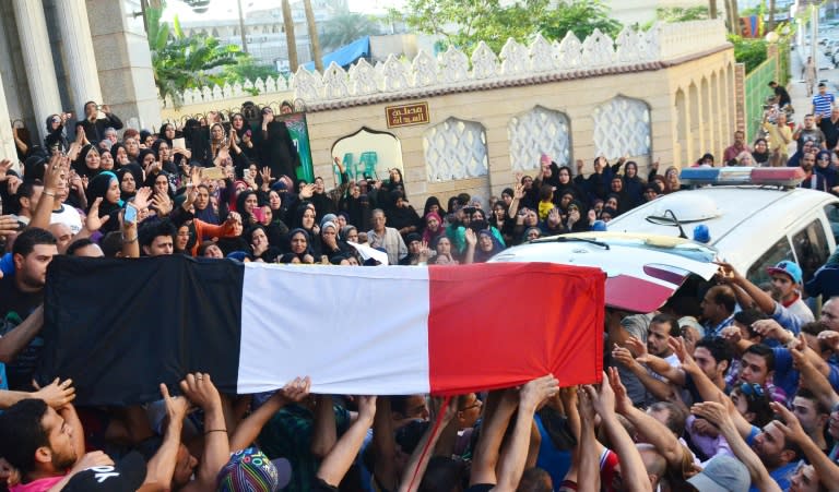 Egyptians carry the coffin of a soldier who was killed in clashes with Islamic State jihadists in Sinai, on July 2, 2015