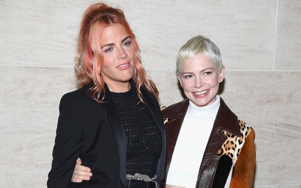 Busy Philipps und Michelle Williams