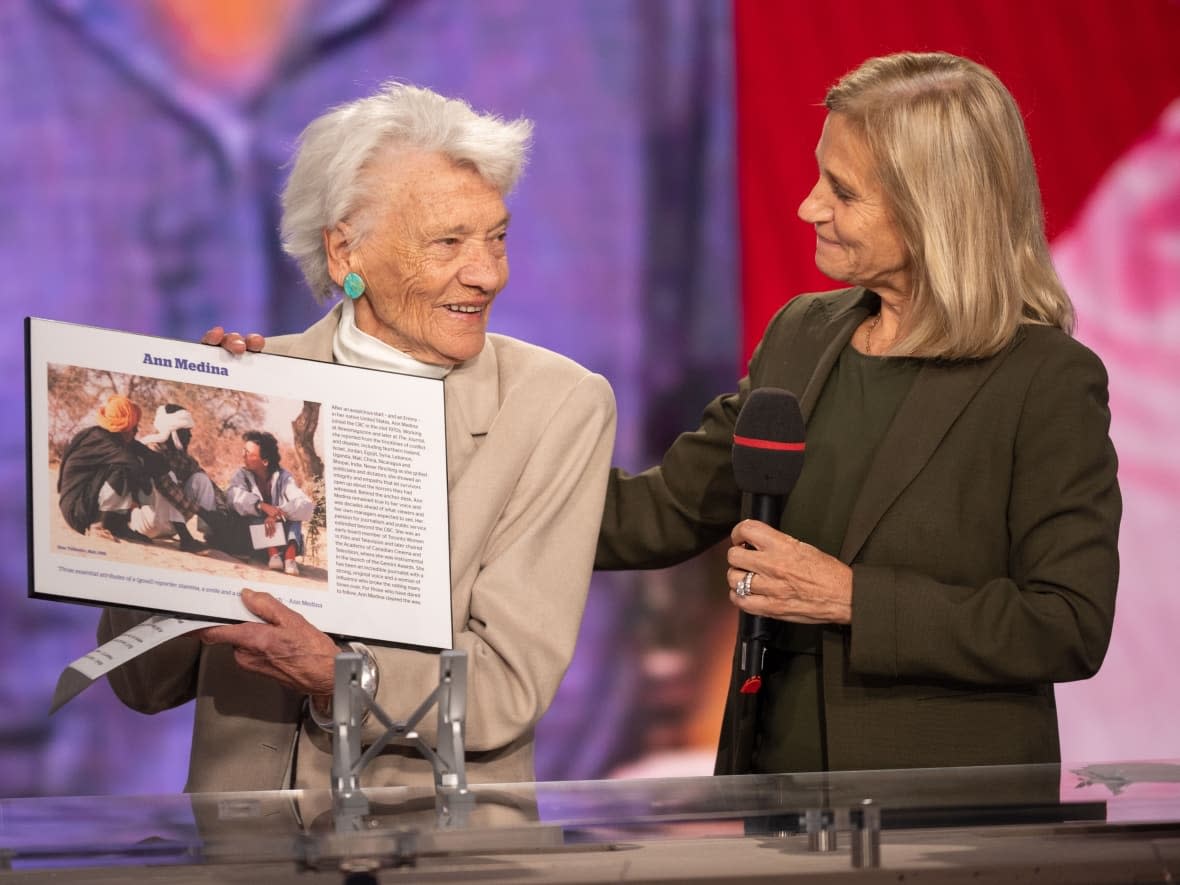 CBC's executive vice-president of English Services Barb Williams unveils Ann Medina's plaque during a ceremony to induct Medina, left, into CBC's News Hall of Fame in Toronto, Oct. 24, 2022. (Laura Pedersen/CBC - image credit)