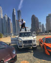 <p>Geld mit Kryptowährungen verdienen, Abenteuer erleben und die Welt bereisen: Hier zeigt der superreiche Azam Khodzhaev der Instagram-Gemeinde vor der Kulisse Dubais wie es ungefähr aussah, als er neulich seinen ersten Tandem-Fallschirmsprung absolvierte.<br> (Bild: Instagram/khodzhaev_azam) </p>