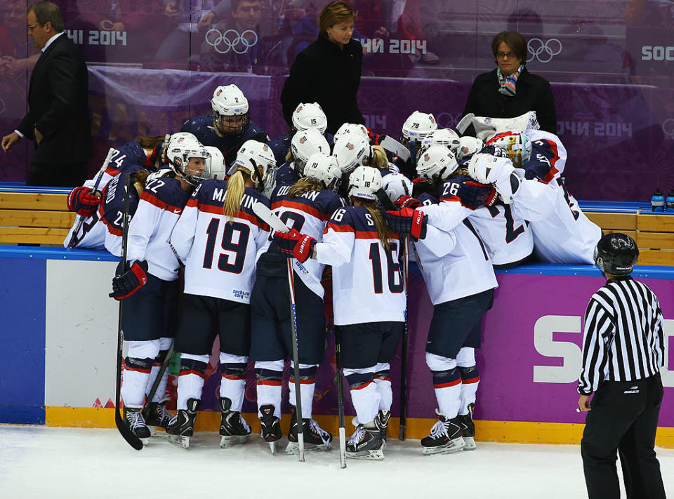 SOCHI, RUSSIA – FEBRUARY 20: The United States team huddle during the Ice Hockey Women’s Gold Medal Game on day 13 of the Sochi 2014 Winter Olympics at Bolshoy Ice Dome on February 20, 2014 in Sochi, Russia. (Photo by Doug Pensinger/Getty Images)