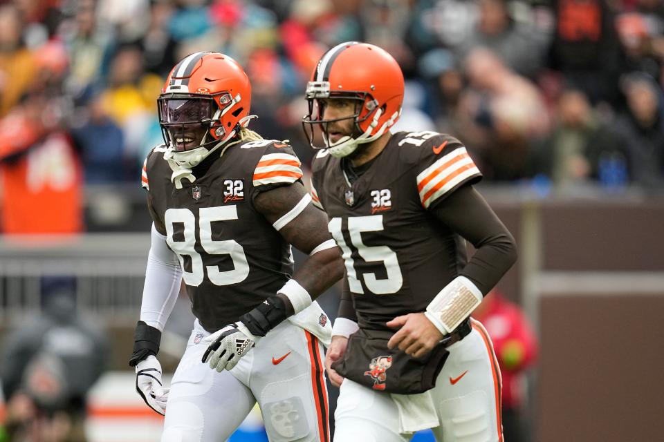 Browns tight end David Njoku (85) and quarterback Joe Flacco head to the sideline after Njoku scored on a 34-yard pass from Flacco against Jacksonville, Sunday, Dec. 10, 2023, in Cleveland.