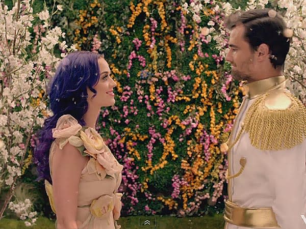 Katy Perry Uses New Video For ‘Wide Awake’ To Slam Russell Brand